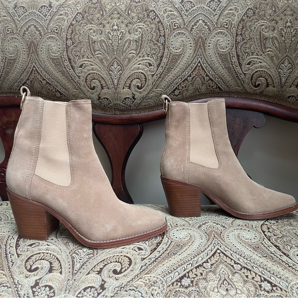 Paige Light Brown Suede Leather Chelsea Heeled Ankle Boots Size 7 - Picture 2 of 12